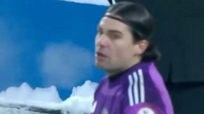 ویدیو| گرم کردن متفاوت دروازه‌بان ترکیه‌ای با استفاده از چای! - پارس فوتبال