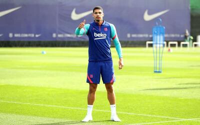 با لبخندی بر لب؛ بازگشت رونالد آرائوخو به تمرینات بارسلونا پس از مرخصی چند هفته‌ای - پارس فوتبال