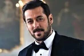  سلمان خان در سن ۶۰ سالگی همچنان جذاب است