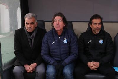 شعار «حیا کن، رها کن» هواداران استقلال علیه ریکاردو ساپینتو