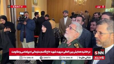  بازدید سردار قاآنی از نمایشگاه عکس در حاشیه همایش بین‌المللی سپهبد حاج قاسم سلیمانی، دیپلماسی و مقاومت