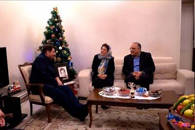  دیدار دستیار رهبری با خانواده شهید آنوشاوان عیوضیان