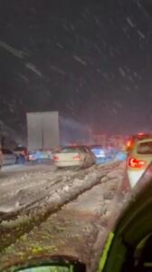 عکس: گیرکردن خودروها در برف شدید اتوبان نطنز - اصفهان