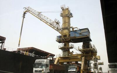 ۴.۴ میلیون تن نهاده‌ دامی و کالای اساسی در بندر امام خمینی (ره) موجود است