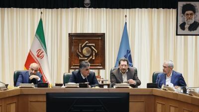 جلسه فوری تیم اقتصادی دولت با موضوع دلار و معیشت