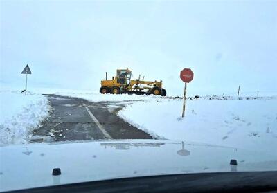 بارش برف و ریزش کوه محور گردنه گناباد–سرایان را مسدود کرد - تسنیم
