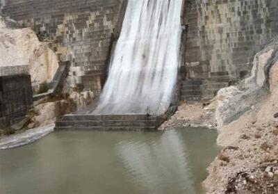 سرریز نخست سد «اخند» عسلویه در پی سامانه بارشی اخیر - تسنیم