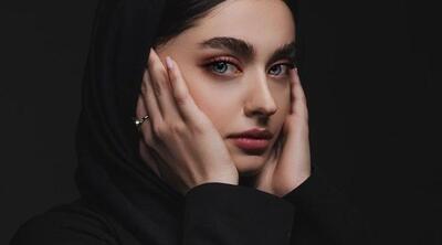  بیوگرافی کیمیا حسینی / یک زن ایرانی در میان ۱۰۰ زن زیبای جهان + عکس‌های جذابش