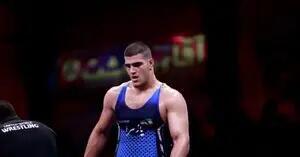 تصویر تاریخی امیررضا معصومی با پرچم کشور آذربایجان