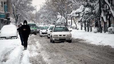 انسداد ۲۳ جاده در پی برف و باران و ریزش کوه