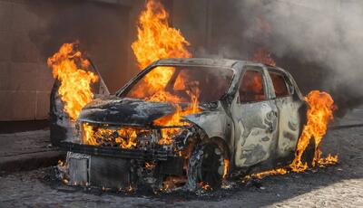 حاوی تصاویر دلخراش؛ کشف جسد شعله‌ور یک جوان در خودرو پژو