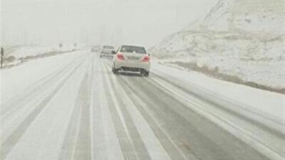  انسداد مقطعی چند محور مواصلاتی زنجان به علت بارش‌ برف در بامداد سه شنبه