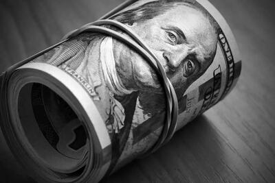 عضو کمیسیون اصل نود: وزارت نفت پاسخگوی عدم بازگشت پول فروش نفت از سوی تراستی‌ها باشد