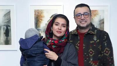 حضور خانوادگی سپند امیرسلیمانی در نمایشگاه همسر امیرعلی نبویان (عکس)