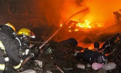  واکنش سریع آتش‌نشانان به خودروی در حال حرکت آتش‌گرفته (فیلم)