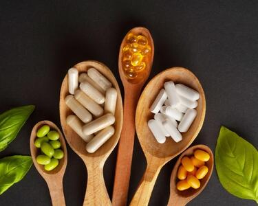  5 دارویی که نباید با ویتامین ها مصرف شوند