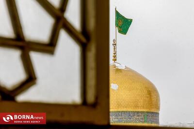  نصب کتیبه‌های ویژه ولادت امام جواد (ع) در حرم امام رضا (ع) + فیلم