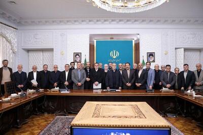 پزشکیان خبر داد؛ اتخاذ ۴ تصمیم مهم دولت و مجلس برای حمایت از بازار و فعالان اقتصادی