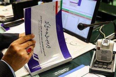 بودجه ۱۴۰۵ زیر تیغ مجلس؛ عقب‌نشینی دولت و پذیرش اصلاحات پنج‌گانه