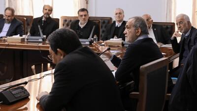 پزشکیان در نشست با فعالان اصناف و بازاریان: دولت تمام تلاش خود را برای حل دغدغه‌های اصناف به کار خواهد گرفت، اصناف هم کمک کنند تا نگرانی‌های جامعه حل‌وفصل شود