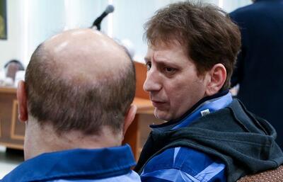 سخنگوی قوه قضائیه: اموالی که از بابک زنجانی دریافت شده، شامل حدود ۶۰۰ میلیون یورو است؛ به دلیل این رد مال، مجازات اعدام وی لغو و تبدیل به حبس شد/ از آن‌جا که این فلزات گران‌بها قابلیت فروش فوری ندارند، مقرر شده که زنجانی بدهی خود را به صورت نقدی پرداخت کند؛ سپس کلیه اموال وی به او مسترد خواهد شد/ از مهلت دو ماهه وی برای پرداخت بدهی به شرکت نفت، ۱۰ روز باقی مانده