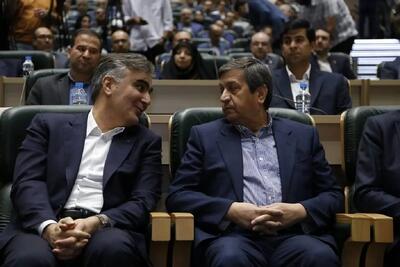 واکنش روزنامه اعتماد به بازگشت همتی به بانک مرکزی؛ با استعفای فرزین بازار کمی آرام گرفت