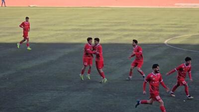 گل اول پرسپولیس به استقلال در دربی جوانان در دقیقه ۹۰ توسط طاها نجات‌خیر