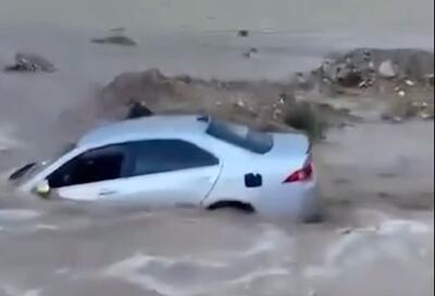  لحظه تلخ غرق شدن یک جوان در سیل | ویدئو