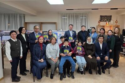 ترجمه قزاقی جلد دوم «کتاب یک صفحه‌ای» در آلماتی رونمایی شد