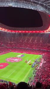 ویدئو: جو بی نظیر تماشاگران مراکشی در ورزشگاه