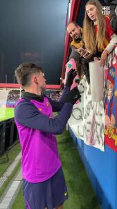 ویدئو: پدری و لحظات صمیمی با هواداران در تمرین بارسا