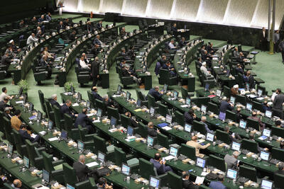 دولت بودجه ناقص به مجلس تحویل داد/ انتقاد نماینده مهریز از هیأت رئیسه