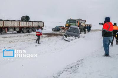  برفروبی و بازگشایی راه ۴۵۱ روستای آذربایجان‌شرقی/ رهاسازی ۵۶۳ خودرو گرفتار در برف