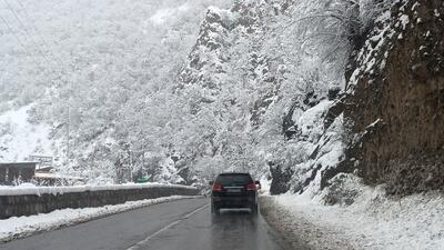  بارش برف در محورهای کوهستانی مازندران/احتمال محدودیت ترافیکی در محورهای شمال