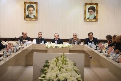  واردات نهاده‌ها و هوشمندسازی عرضه مرغ در اولویت قرارگاه اقتصادی است