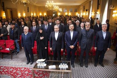  کنفرانس بین‌المللی «سپهبد حاج قاسم سلیمانی؛ دیپلماسی و مقاومت»/ عراقچی: مکتب حاج قاسم سلیمانی هم میدان و هم دیپلماسی را در بر می‌گیرد/ جابری انصاری: مقاومت تمام نشده است/ زینب سلیمانی: هدف شهید سلیمانی حفظ کرامت انسان‌ بود