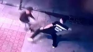 لحظه خنده دار از بازداشت یک موبایل قاپ/ ویدئو