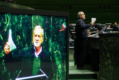 معماریان: بعید است اصلاحات زیادی در بودجه شود/ دولت با افزایش نرخ ارز کالا برگ بیشتری منتشر می‌کند