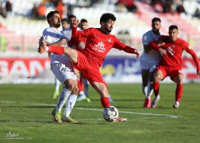 تراکتور با اسکوچیچ در برف ماند و از کورس عقب افتاد