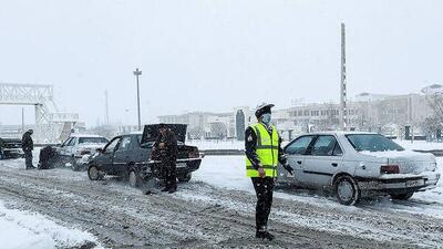 انسداد ۲۳ جاده در پی برف و باران و ریزش کوه