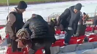 ویدیو| سکوهای یخ زده و غیرقابل نشستن ورزشگاه یادگار امام! - پارس فوتبال