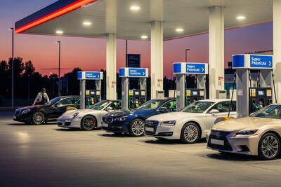 بررسی پدیده صف خودروهای لوکس برای بنزین 80 هزار تومانی - پدال