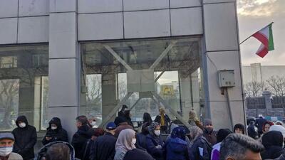 تجمع مالباختگان پروژه مسکونی حکیم تهران در مقابل مجلس شورای اسلامی