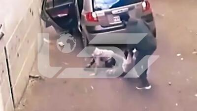 فیلم جدال قهرمانانه پسر بچه 7 ساله با گروگانگیران / او نگذاشت همبازی کوچکتر از خودش را بدزدند