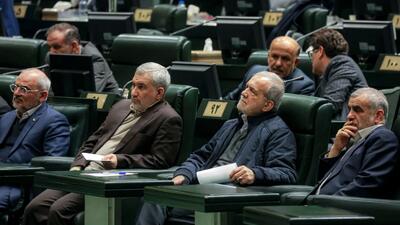 مجلس علیه پزشکیان؛ بررسی استیضاح‌های زنجیره‌ای و سؤالات از رئیس‌جمهور