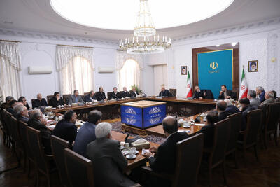 نشست رئیس‌جمهور با فعالان اصناف و بازاریان پس از اعتراضات