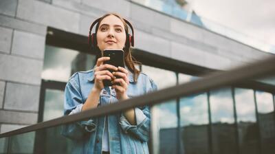 چهره جدید رسانه و سرگرمی در ۲۰۲۶؛ از درآمدزایی ترکیبی تا شخصی‌سازی هوشمند و اعتماد محتوایی - شارا
