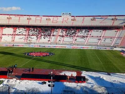 یادگار یخ بست