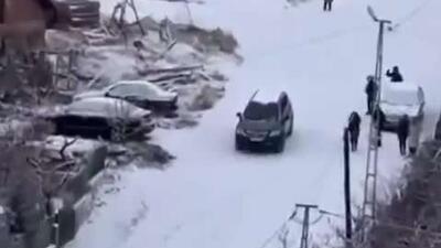  یک خودرو در مالاتیا، ترکیه، لیز خورد و واژگون شد