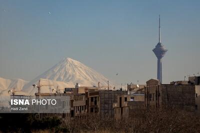 عکس: قابی از قله دماوند و برج میلاد در نمای امروز تهران